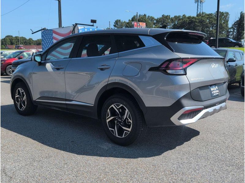 Used 2024 Kia Sportage LXImage 3