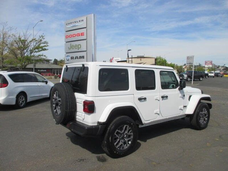 Used 2025 Jeep Wrangler SaharaImage 7