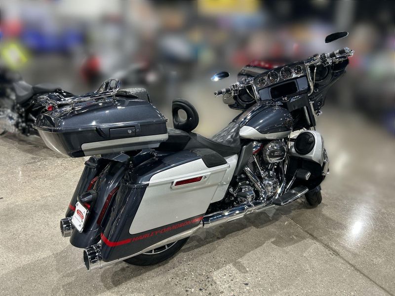Used 2019 Harley-Davidson CVO STREET GLIDE Image 15