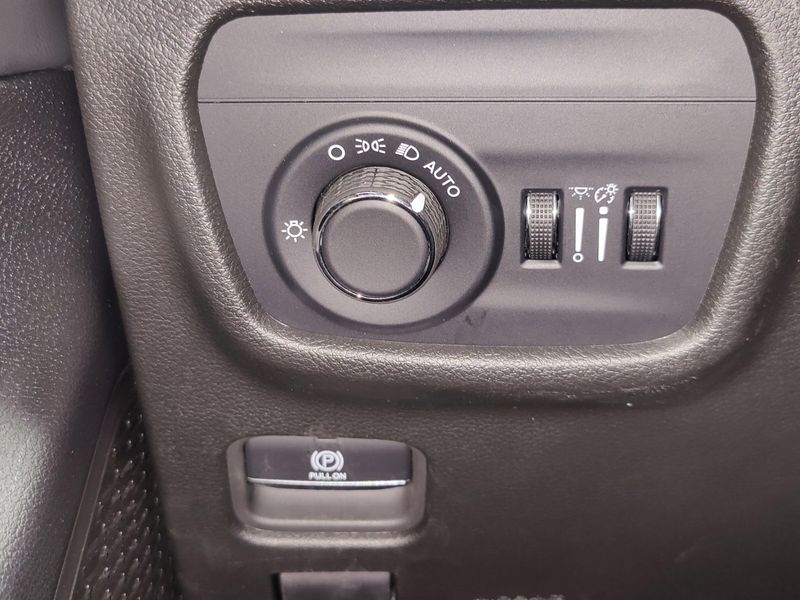 2024 Jeep Grand Cherokee L Laredo X 4x4 w/Sunroof/Lux TechImage 28