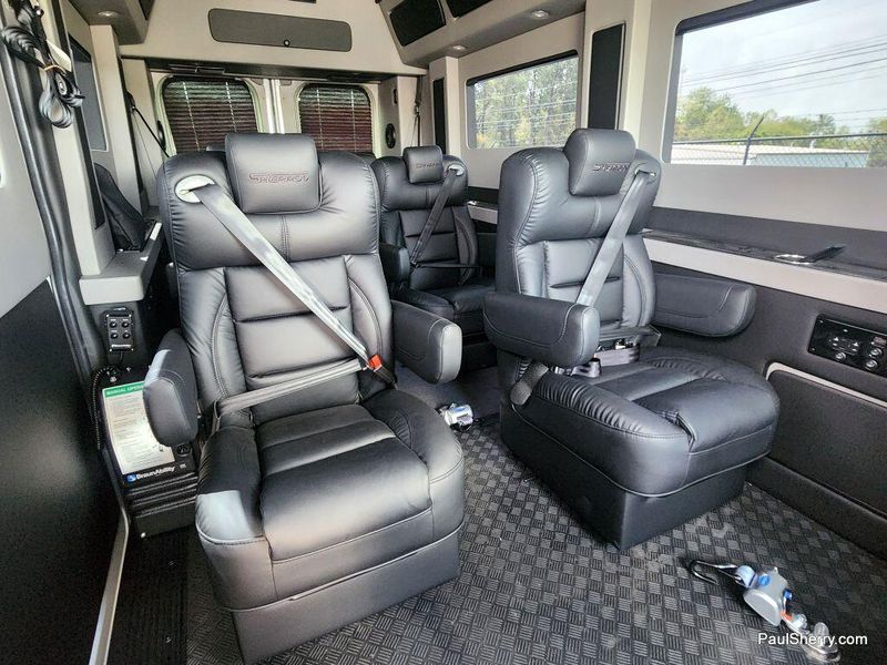 2024 RAM Promaster 2500 Slt+ Window Van High Roof 159