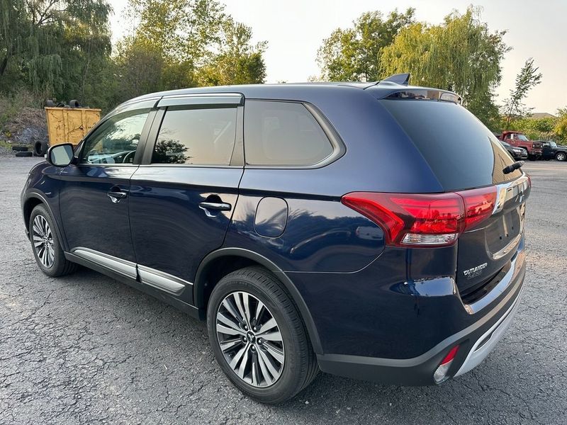 2020 Mitsubishi Outlander SEImage 14