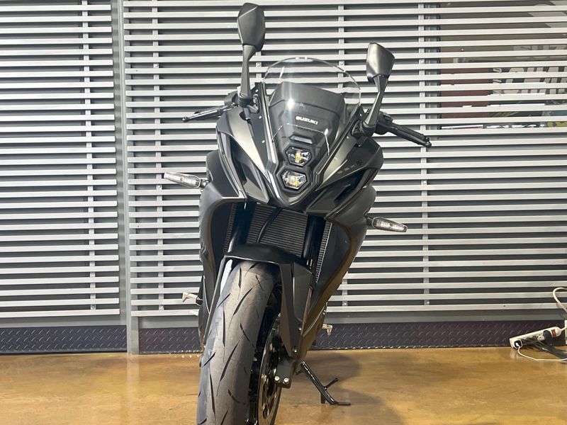 2025 Suzuki GSX-8R Image 9