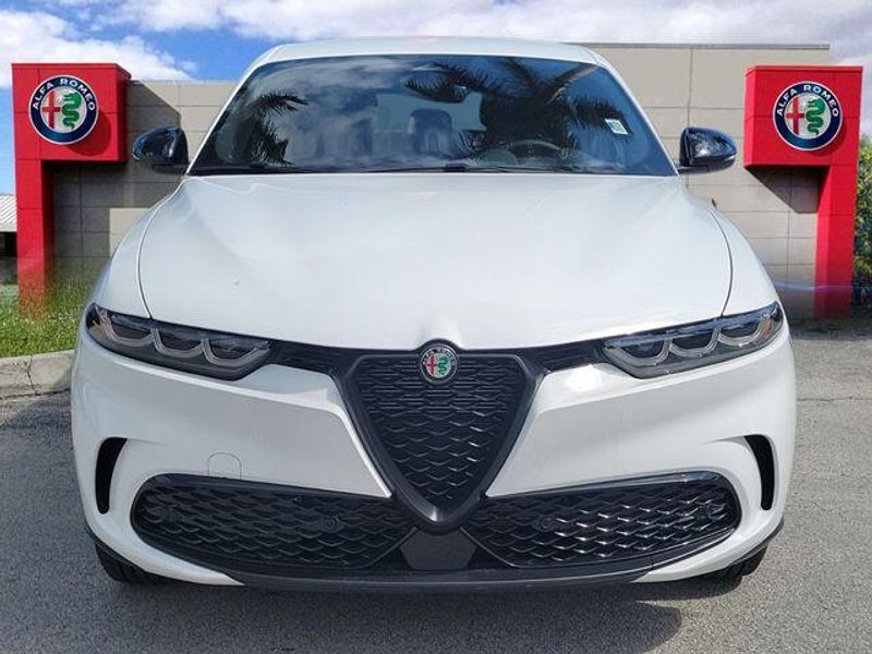 2025 Alfa Romeo Tonale photo 2