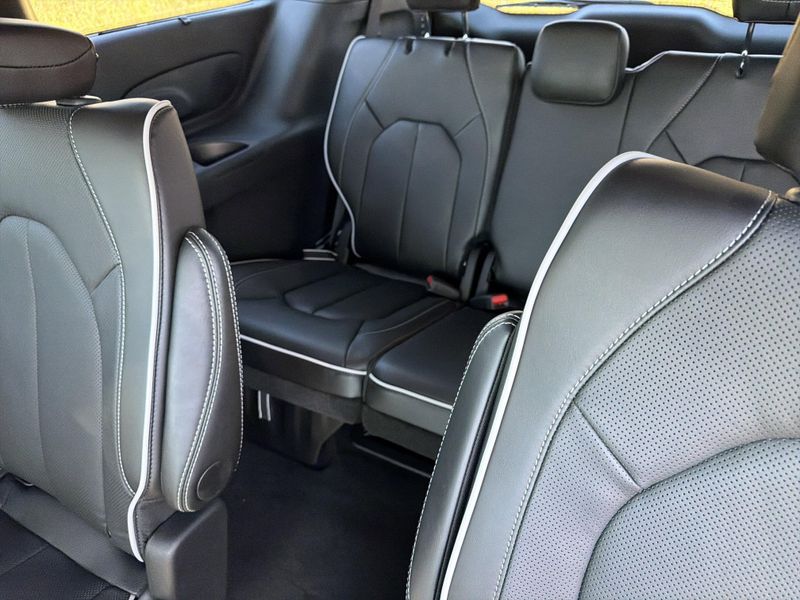 New 2026 Chrysler Pacifica LimitedImage 16