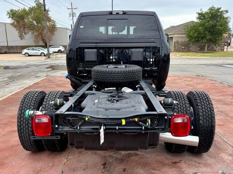 New 2027 RAM 3500 Big Horn Crew Cab Chassis 4x4 60