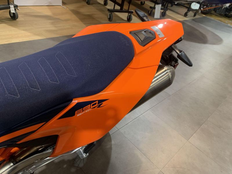 New 2026 KTM 690 SMC R Image 23