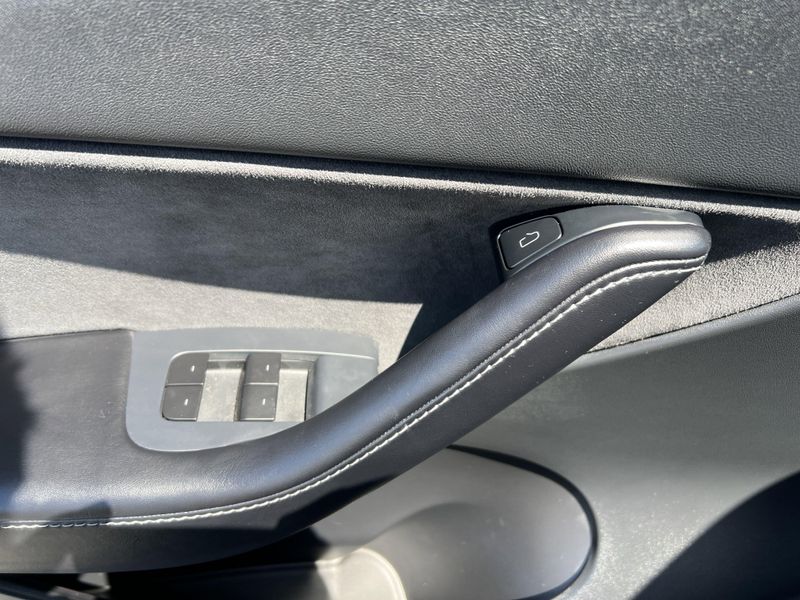 2021 Tesla Model Y Long RangeImage 6