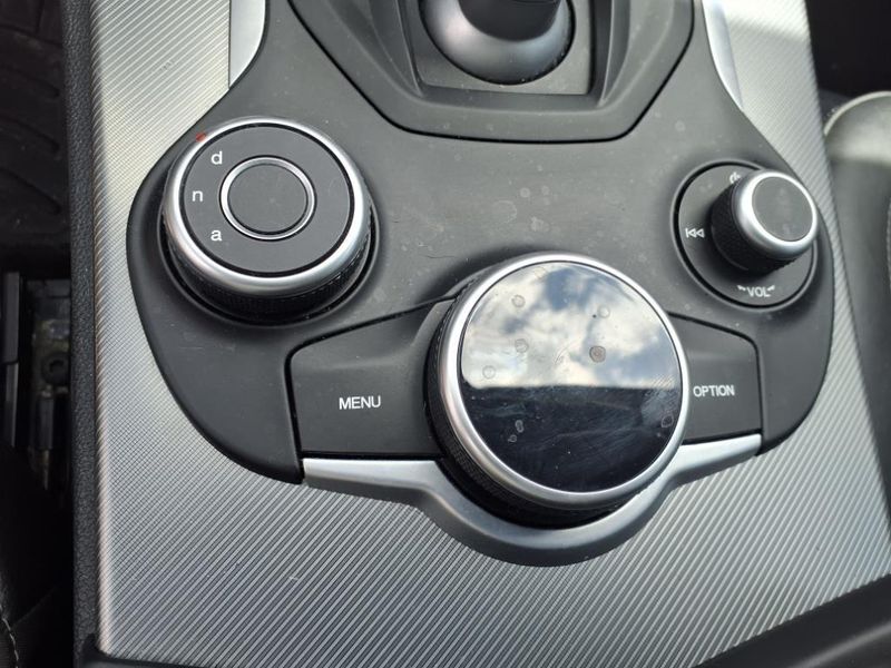 2018 Alfa Romeo Stelvio TiImage 23