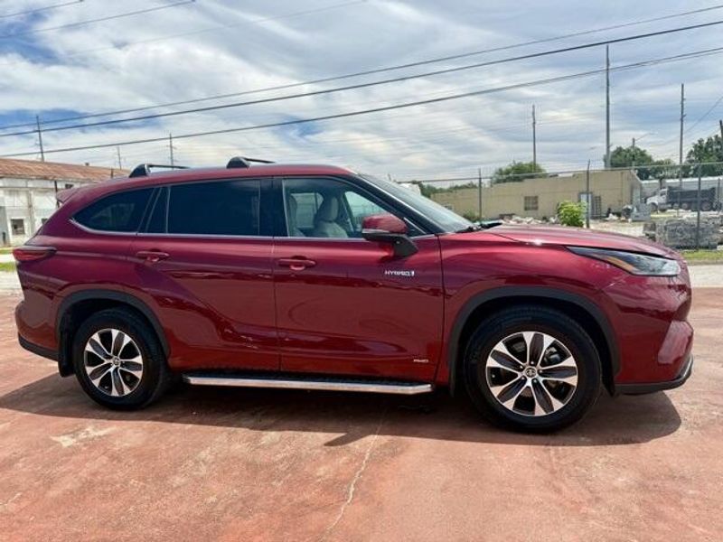 2021 Toyota Highlander XLEImage 4