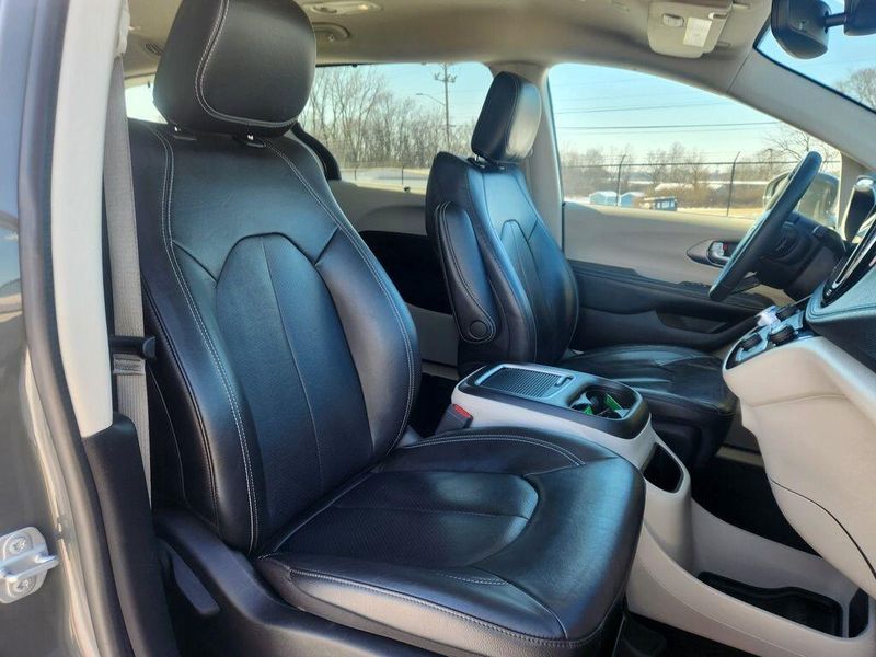 2022 Chrysler Pacifica Touring LImage 41