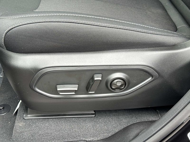 New 2026 Jeep Grand Cherokee L Laredo 4x2