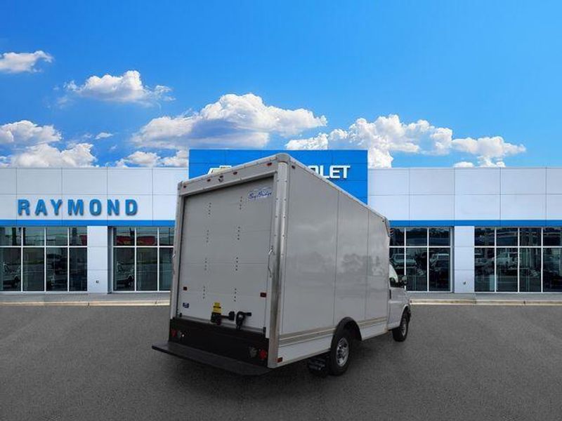 New 2026 Chevrolet Express 3500 Work VanImage 3