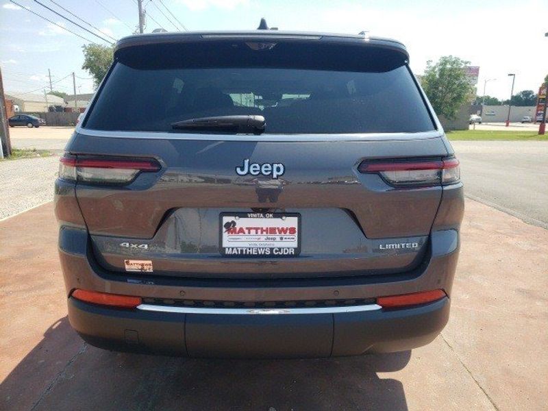 2023 Jeep Grand Cherokee L Limited 4x4Image 4