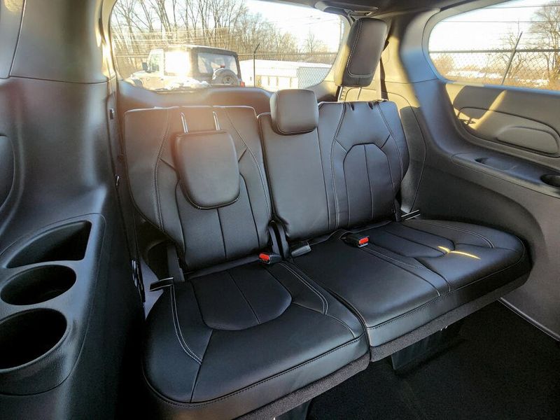 New 2026 Chrysler Pacifica Select