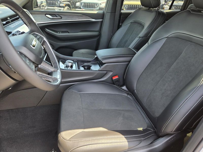 New 2026 Jeep Grand Cherokee L Laredo Altitude 4x4