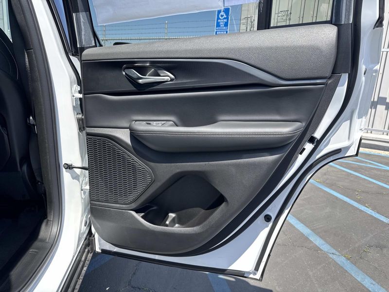 New 2026 Jeep Grand Cherokee Laredo 4x2