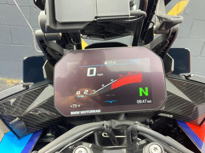 2025 BMW M 1000 XR 