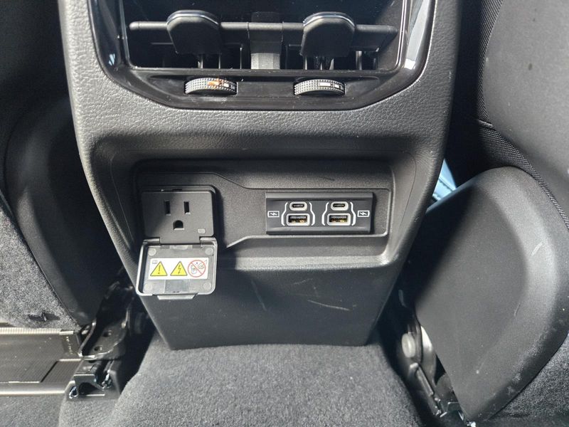 Used 2025 Jeep Grand Cherokee Altitude X 4x2