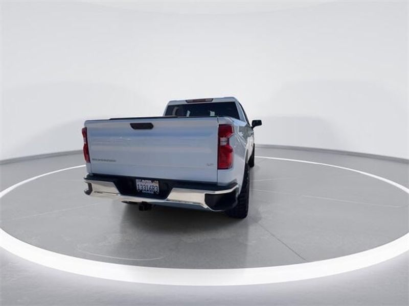 2022 Chevrolet Silverado LT photo 7