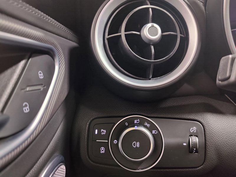 2022 Alfa Romeo Giulia Veloce Premium AWD w/Activ AsstImage 29