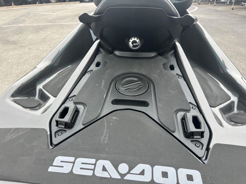 2025 SEADOO GTR 230 WITH SOUND SYSTEM ECLIPSE BLACK AND REEF BLUE Image 12