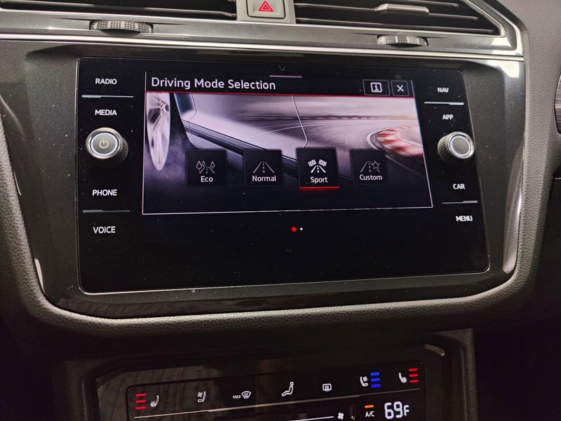 Used 2024 Volkswagen Tiguan AWD SEL R-Line w/Sunroof/NavImage 30