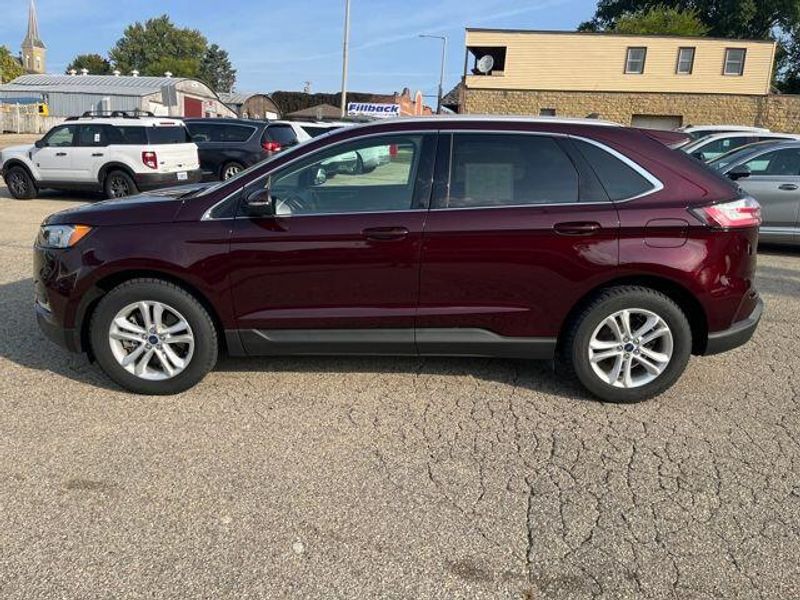 2020 Ford Edge SEL photo 2