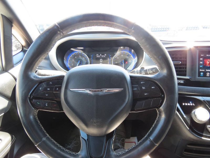 Used 2020 Chrysler Pacifica Touring 4dr Mini VanImage 14