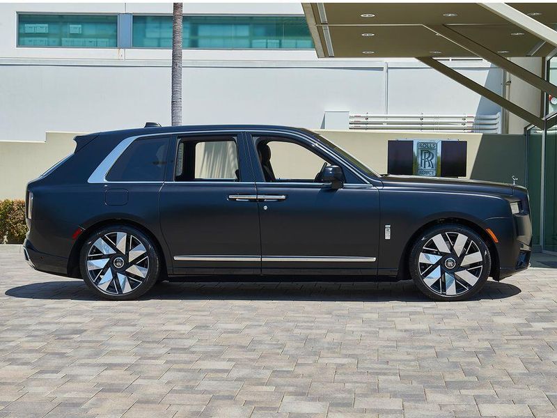 New 2027 Rolls-Royce Cullinan Image 12