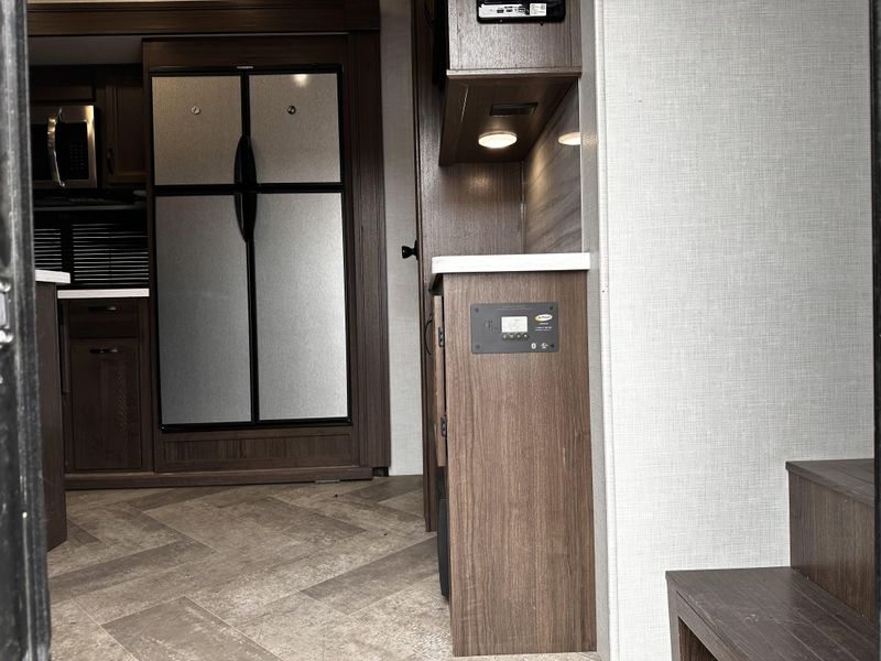 Used 2021 WINNEBAGO 3134RL Image 5