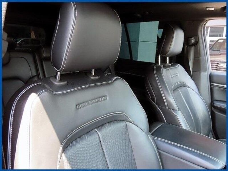 Used 2022 Jeep Grand Cherokee OverlandImage 9
