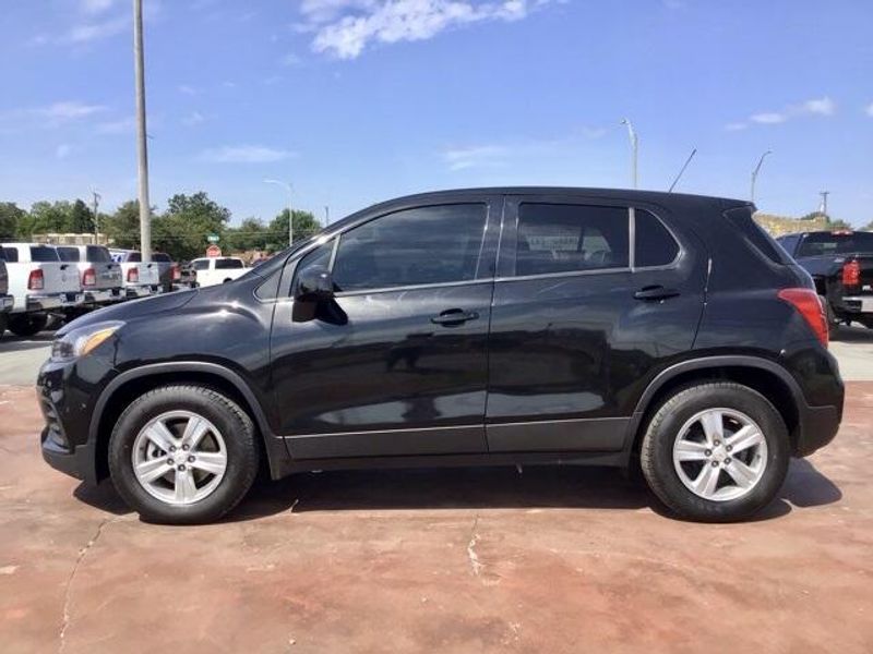 Used 2021 Chevrolet Trax LSImage 2