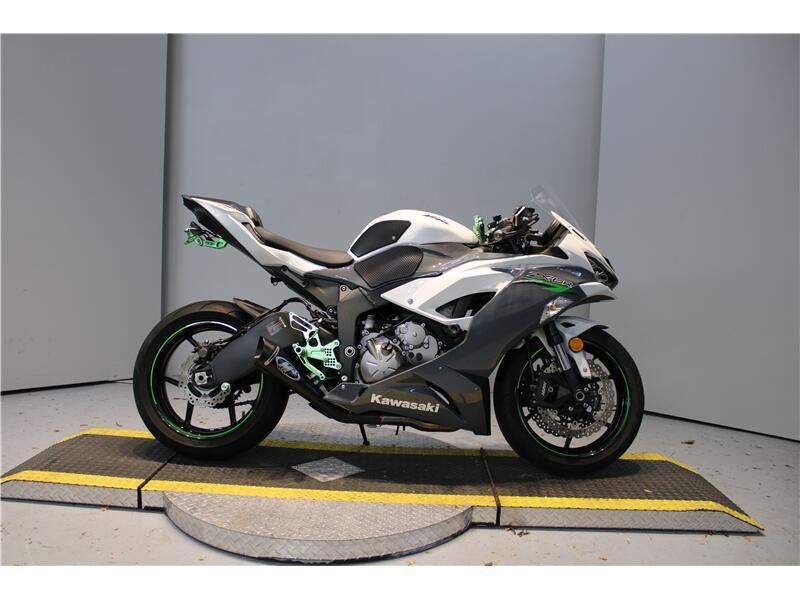 2021 Kawasaki Ninja ZX-6RImage 1