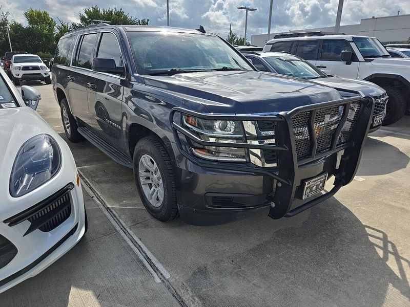 Used 2018 Chevrolet Suburban LTImage 2
