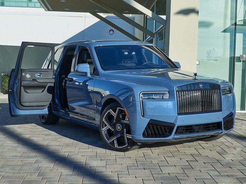 New 2026 Rolls-Royce Cullinan Black BadgeImage 6