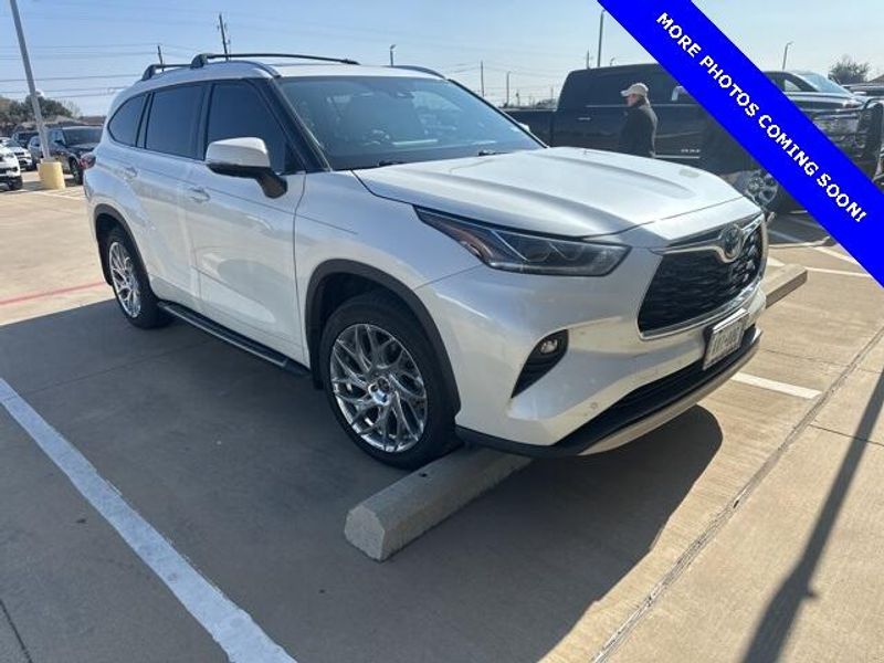 2020 Toyota Highlander PlatinumImage 1