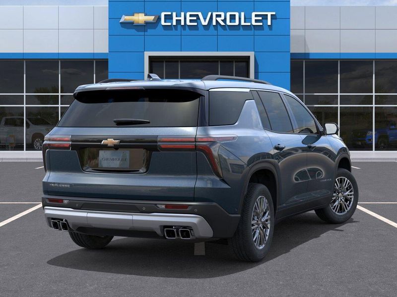 New 2026 Chevrolet Traverse FWD LTImage 4