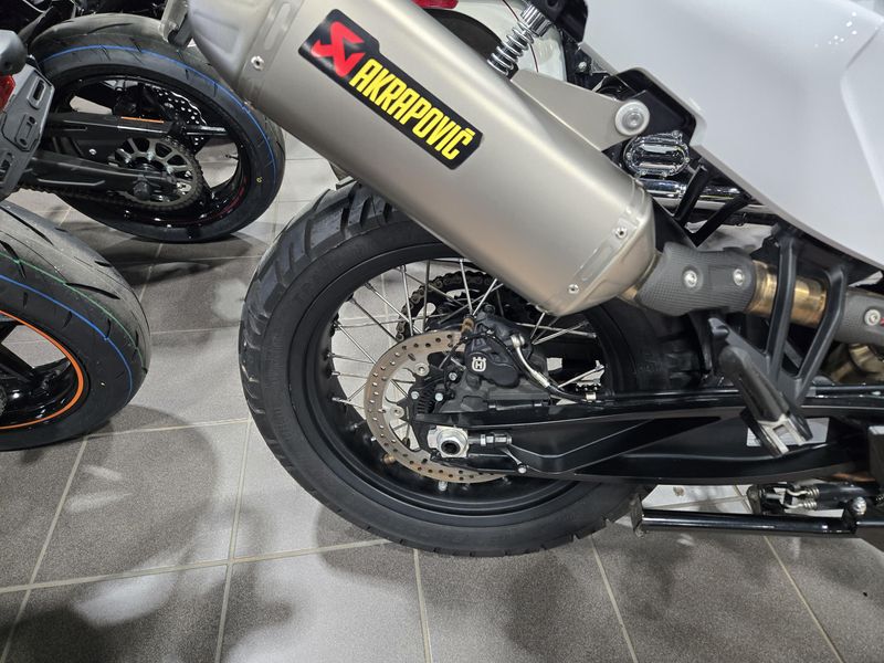 2022 HUSQVARNA NORDEN 901 Image 9