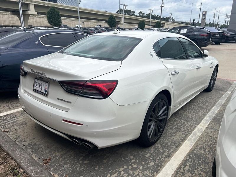 2022 Maserati Quattroporte GTImage 3