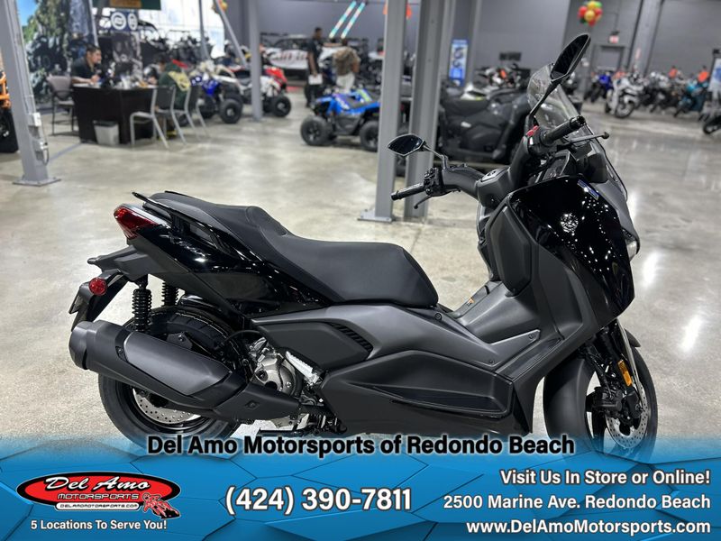 2025 Yamaha Xmax Image 2