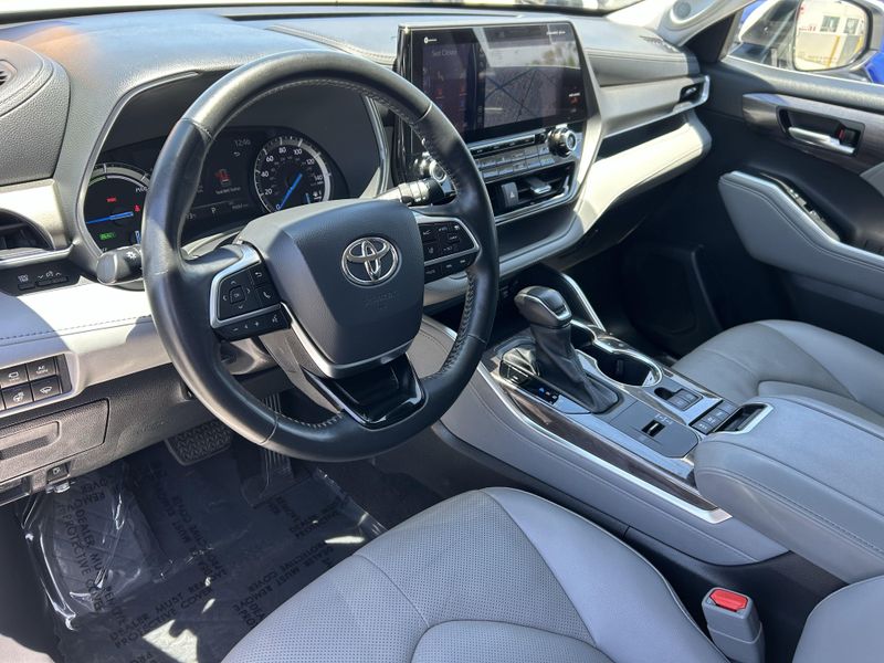 Used 2021 Toyota Highlander LimitedImage 16
