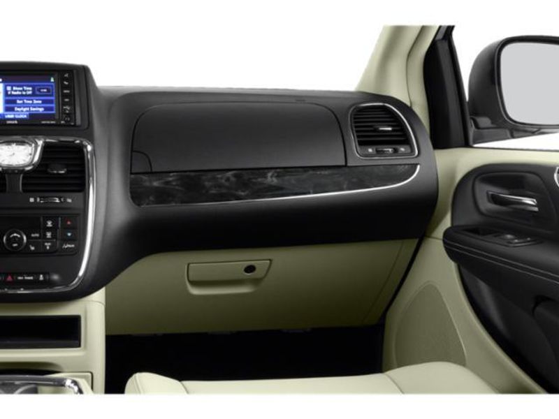 Used 2015 Chrysler Town & Country Image 15