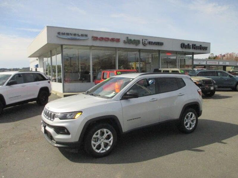 Used 2024 Jeep Compass LatitudeImage 1