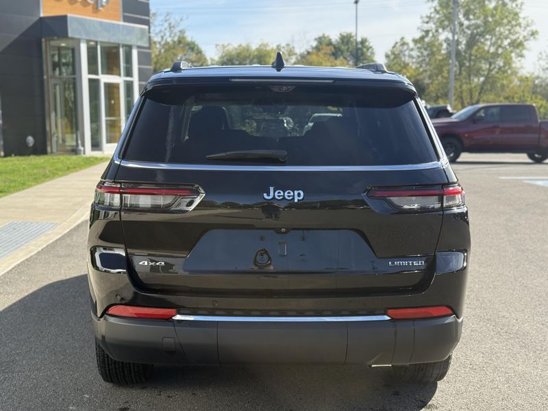 2023 Jeep Grand Cherokee Limited photo 3