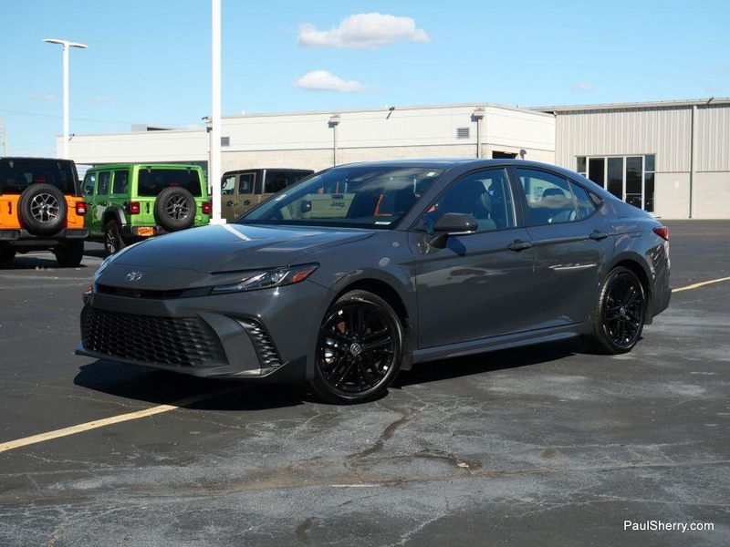 2025 Toyota Camry SE photo 3