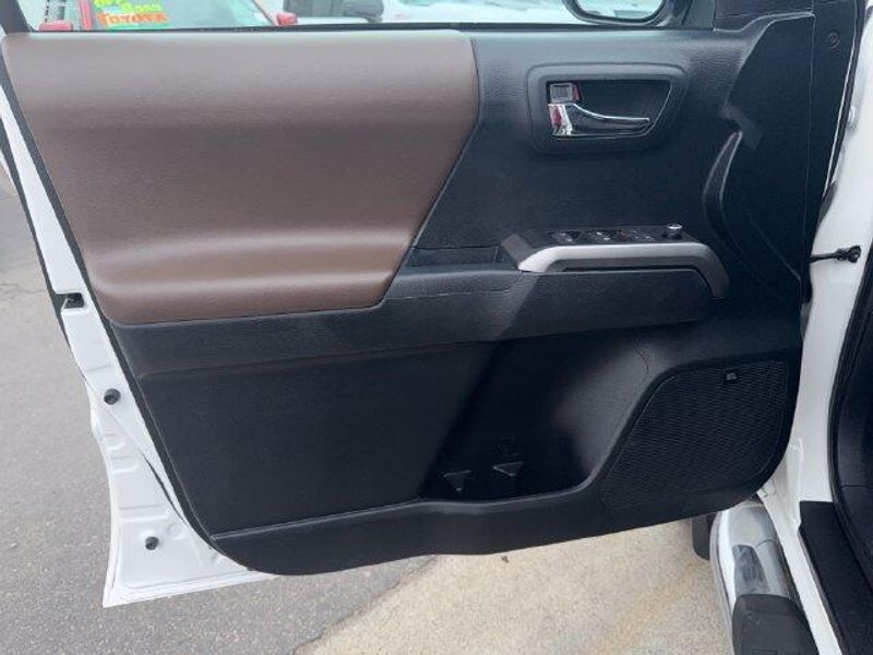 Used 2017 Toyota Tacoma LimitedImage 10