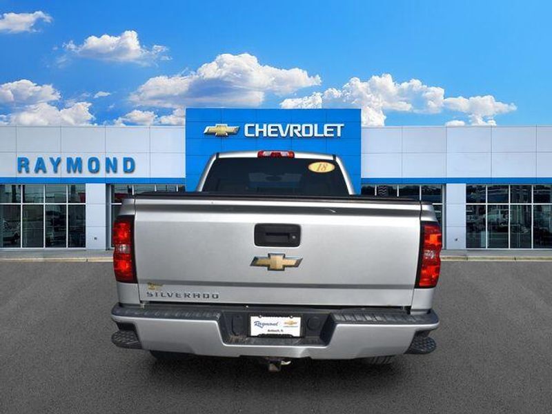 Used 2018 Chevrolet Silverado 1500 CustomImage 4