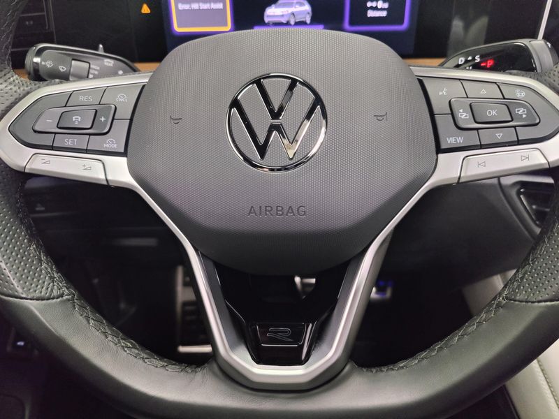 Used 2025 Volkswagen Tiguan SEL AWD R-Line w/Sunroof & NavImage 33