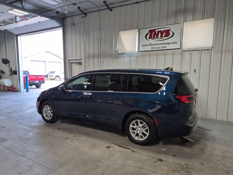 New 2025 Chrysler Pacifica SelectImage 17